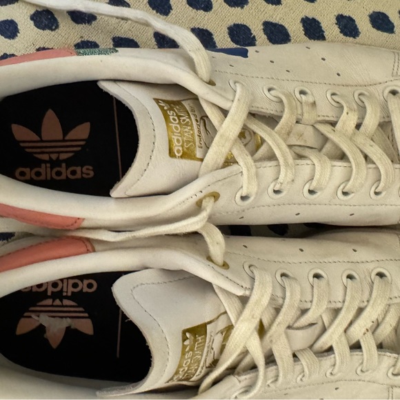 Stan Smith Adidas size ten white pink and floral shoe - Picture 3 of 6